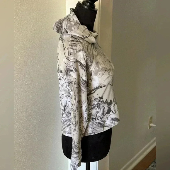 So Grey Marbled Cropped Cozy Pull Over - Picture 4 of 5